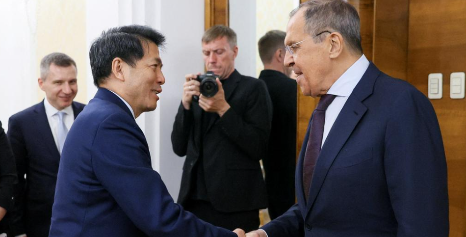 Li Hui e Sergey Lavrov