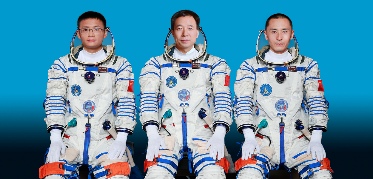 Os taikonautas Jing Haipeng (C), Zhu Yangzhu (D) e Gui Haichao realizarão a missão de voo espacial Shenzhou-16 para a Estação Espacial da China em 30 de maio de 2023