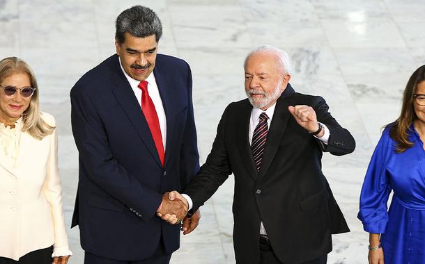 O presidente Luiz Inácio Lula da Silva (d) recebe o presidente da Venezuela, Nicolás Maduro (e), no Palácio do Planalto