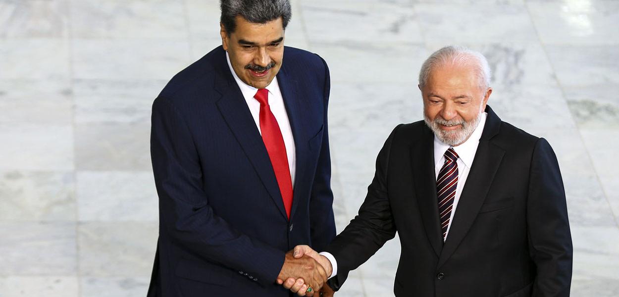 Nicolas Maduro (gravata vermelha) e Luiz Inácio Lula da Silva