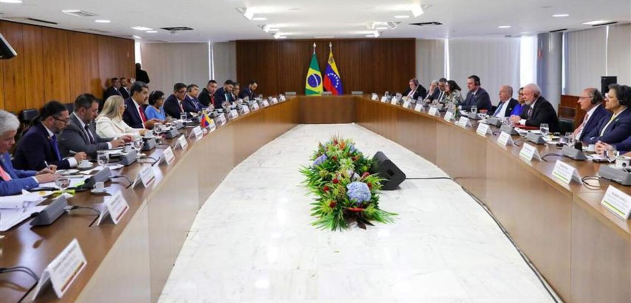 Nicolás Maduro se reúne com Lula e ministros brasileiros (Foto: Prensa Latina) Nicolás Maduro se reúne com Lula e ministros brasileiros