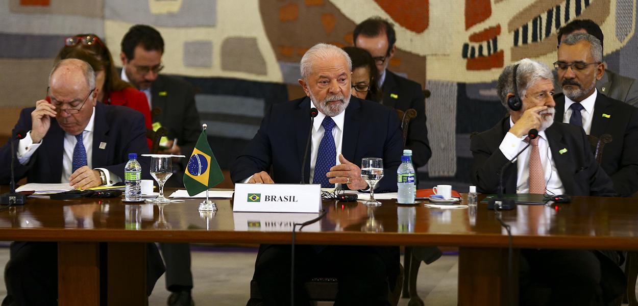 O presidente Luiz Inácio Lula da Silva se reúne com presidentes de países da América do Sul, no Palácio do Itamaraty. (Foto: Marcelo Camargo/Agência Brasil) O presidente Luiz Inácio Lula da Silva se reúne com presidentes de países da América do Sul, no Palácio do Itamaraty.