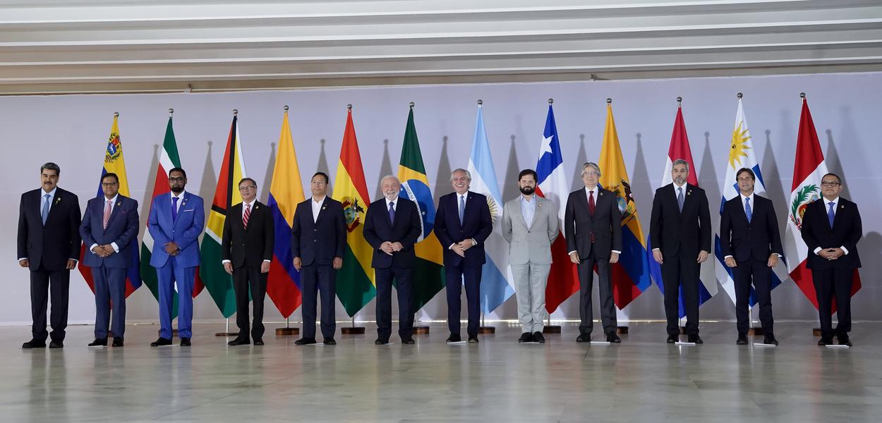 O presidente Lula, durante fotografia oficial dos presidentes dos países da América do Sul no palácio do Itamaraty (Foto: Rafa Neddermeyer/ Agência Brasi) O presidente Lula, durante fotografia oficial dos presidentes dos países da América do Sul no palácio do Itamaraty