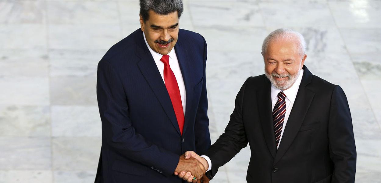 Nicolas Maduro (gravata vermelha) e Luiz Inácio Lula da Silva