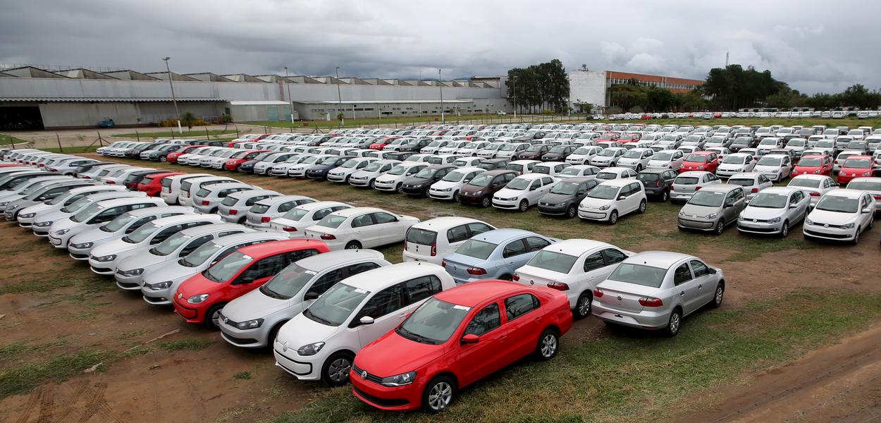 Pátio de veículos da Volkswagen, em Taubaté (SP)19/07/2015