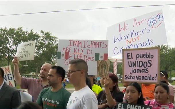 Protesto nos EUA contra lei anti-imigração