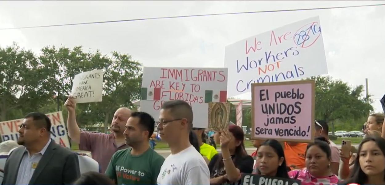 Protesto nos EUA contra lei anti-imigração