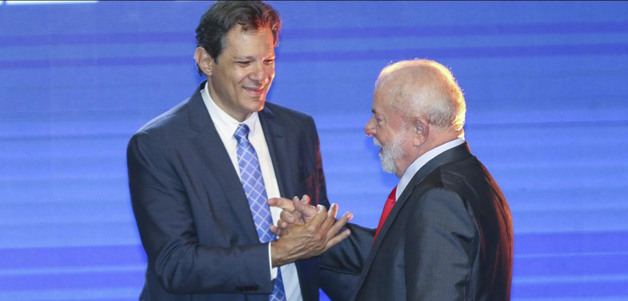 Fernando Haddad (à esq.) e Luiz Inácio Lula da Silva