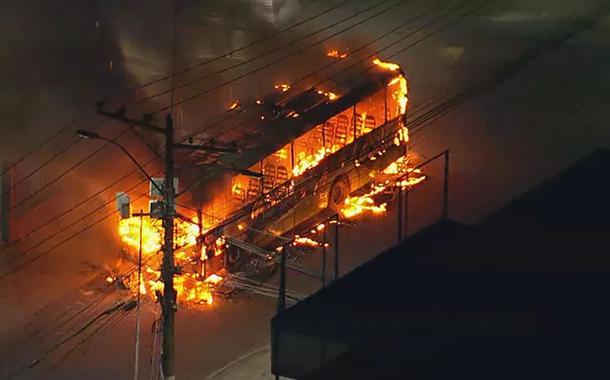 Ônibus são incendiados na baixada fluminense - 02.06.23