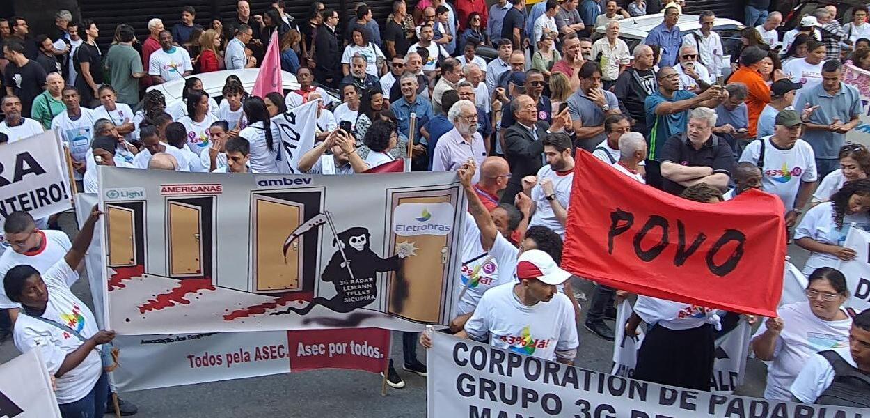 Protesto de eletricitários na sede da Eletrobrás