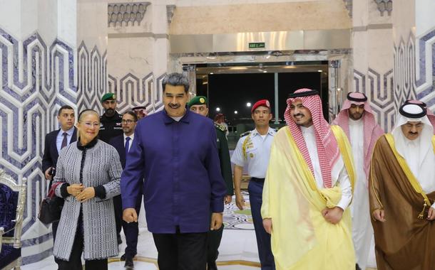 Presidente da Venezuela, Nicolás Maduro, é recebido na Arábia Saudita