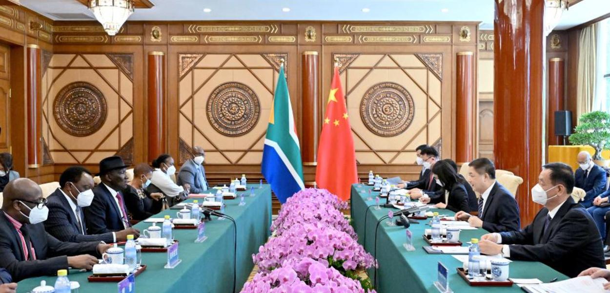 Reunião de dirigentes chineses e sul-africanos