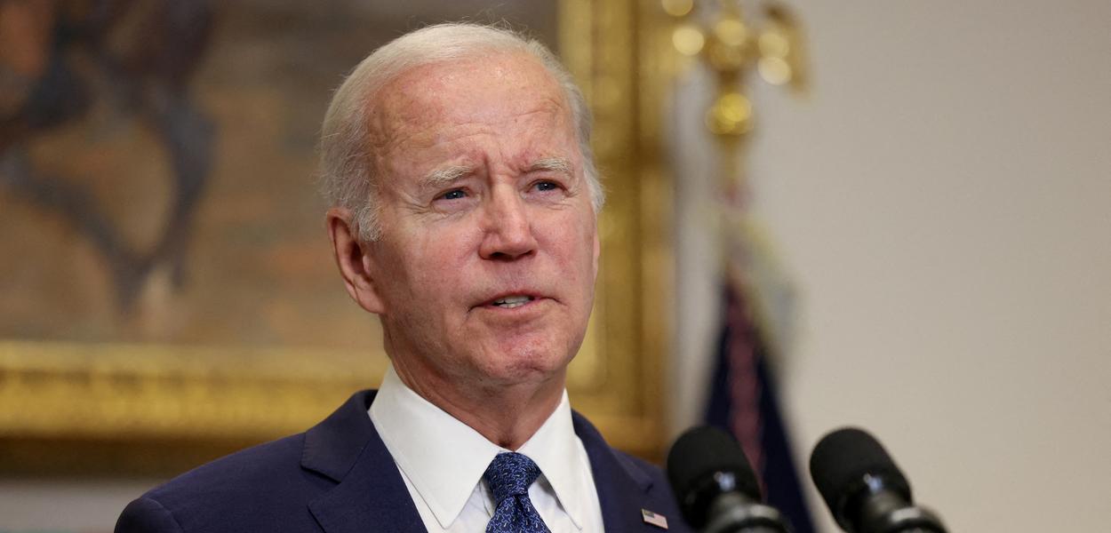 FILE PHOTO: U.S. President Joe Biden speaks on his deal with House Speaker Kevin McCarthy (R-CA) to raise the United States' debt ceiling at the White House in Washington, U.S., May 28, 2023. REUTERS/Julia Nikhinson/File Photo