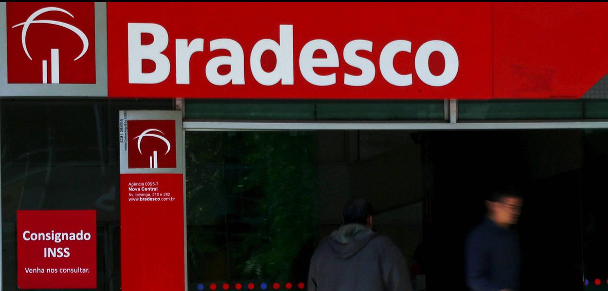 Logo do Bradesco em bicicleta para aluguel, em São Paulo