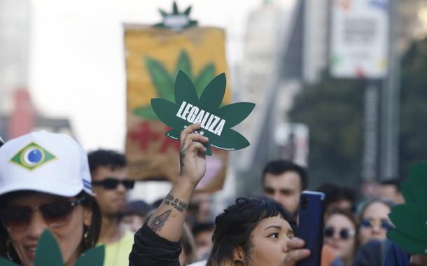 São Paulo (SP), 17/06/2023 - 15ª edição da Marcha da Maconha São Paulo na Avenida Paulista  - Tema “Antiproibicionismo por uma questão de classe – Reparação por necessidade”. Foto Paulo Pinto/Agência Brasil