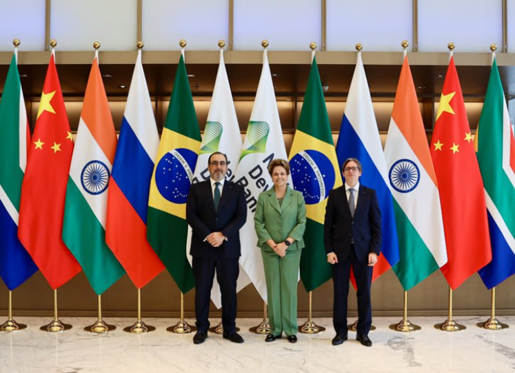 Dilma Rousseff e representantes do Banco de Desenvolvimento da América Latina (Foto: Telegram - Sputnik Brasil) Dilma Rousseff e representantes do Banco de Desenvolvimento da América Latina