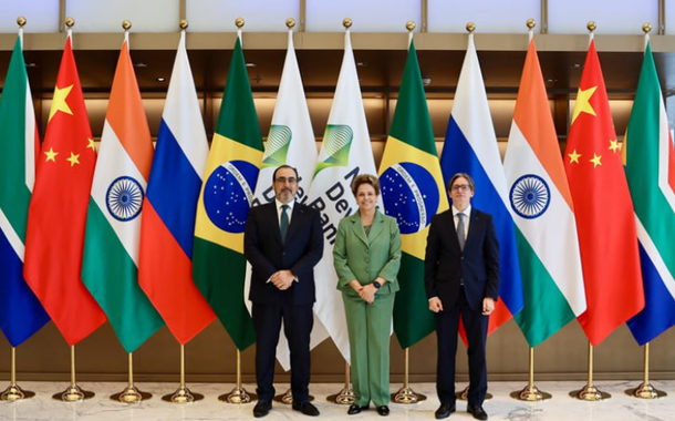Dilma Rousseff e representantes do Banco de Desenvolvimento da América Latina