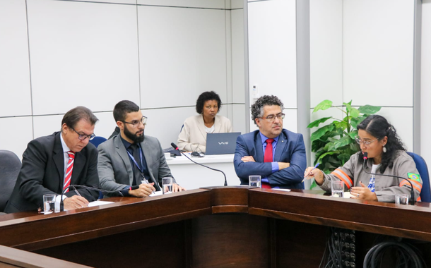 Ministro Luiz Marinho em reunião com representantes dos trabalhadores do setor elétrico