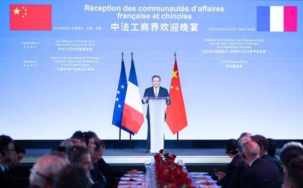 Li Qiang, premiê da China, fala em evento em Paris com empresários chineses e franceses