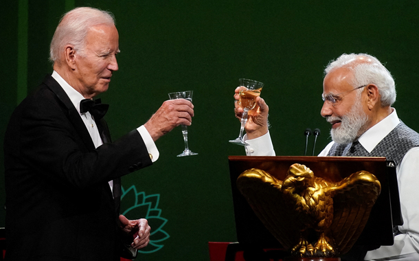 Presidente dos EUA, Joe Biden, e premiê indiano, Narendra Modi, brindam durante jantar de Estado na Casa Branca, em Washington, EUA 22/06/2023