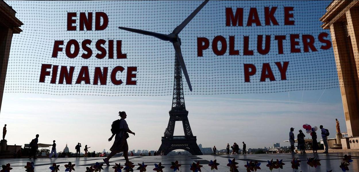 Cúpula em Paris discute quem paga a conta das mudanças climáticas (Foto: Reuters/Gonzalo Fuentes) Cúpula em Paris discute quem paga a conta das mudanças climáticas