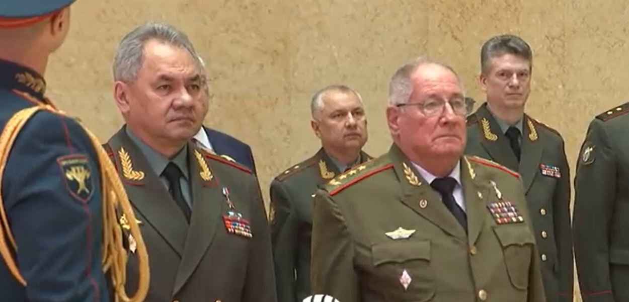 Ministro da Defesa da Rússia, Sergei Shoigu, e o ministro das Forças Armadas Revolucionárias de Cuba, Álvaro López Miera