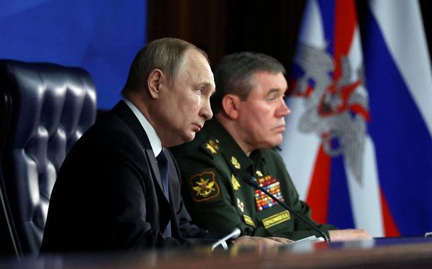 Putin e Gerasimov FOTO: Reuters