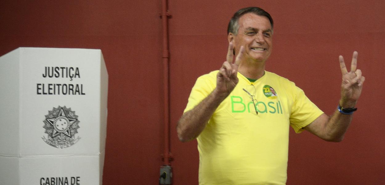 Jair Bolsonaro vota nas eleições de 2022