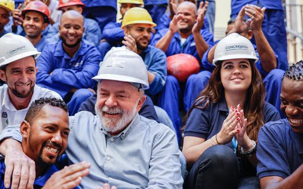 Presidente Lula com trabalhadores