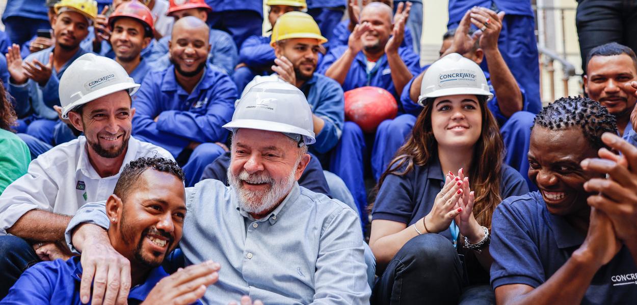 Presidente Lula com trabalhadores