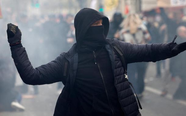 Manifestante protesta na França 