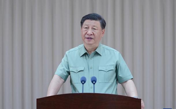 Xi Jinping em reunião com militares