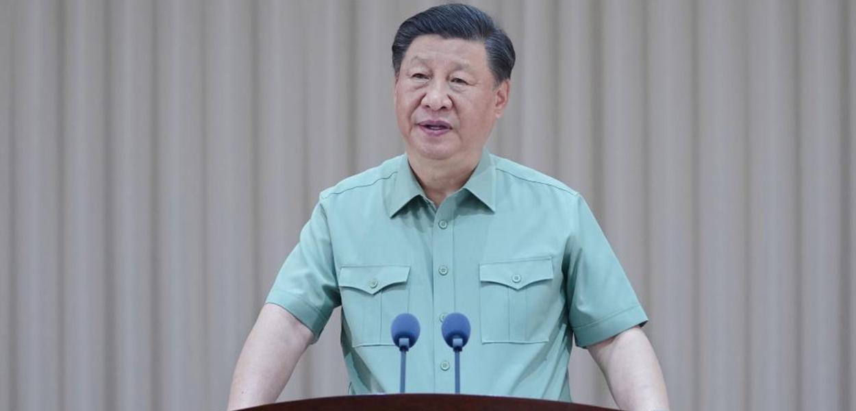 Xi Jinping em reunião com militares