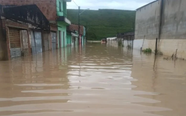 Chuvas causam alagamentos e morte em Alagoas
