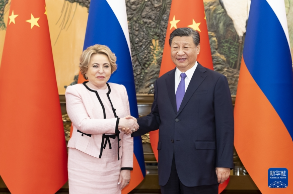 Valentina Matviyenko e Xi Jinping 10/7/23