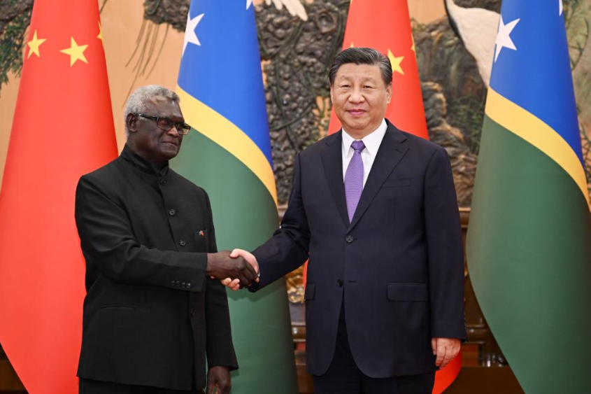 O presidente chinês, Xi Jinping, se reúne com o primeiro-ministro visitante das Ilhas Salomão, Manasseh Sogavare, no Grande Salão do Povo em Pequim, capital da China, em 10 de julho de 2023