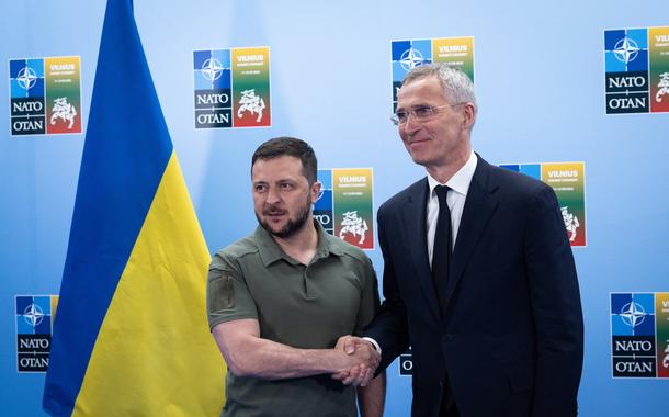 Volodymyr Zelensky e Jens Stoltenberg