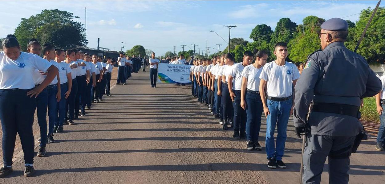 Escola cívico-militar 